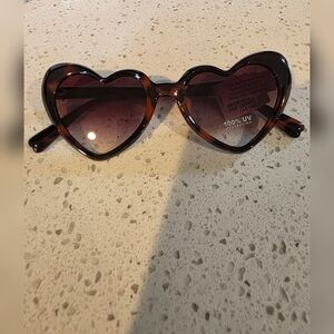 🤎 Maurices Heart-Shaped Tortoise Sunglasses